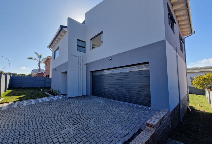 3 Bedroom Property for Sale in Wavecrest Eastern Cape